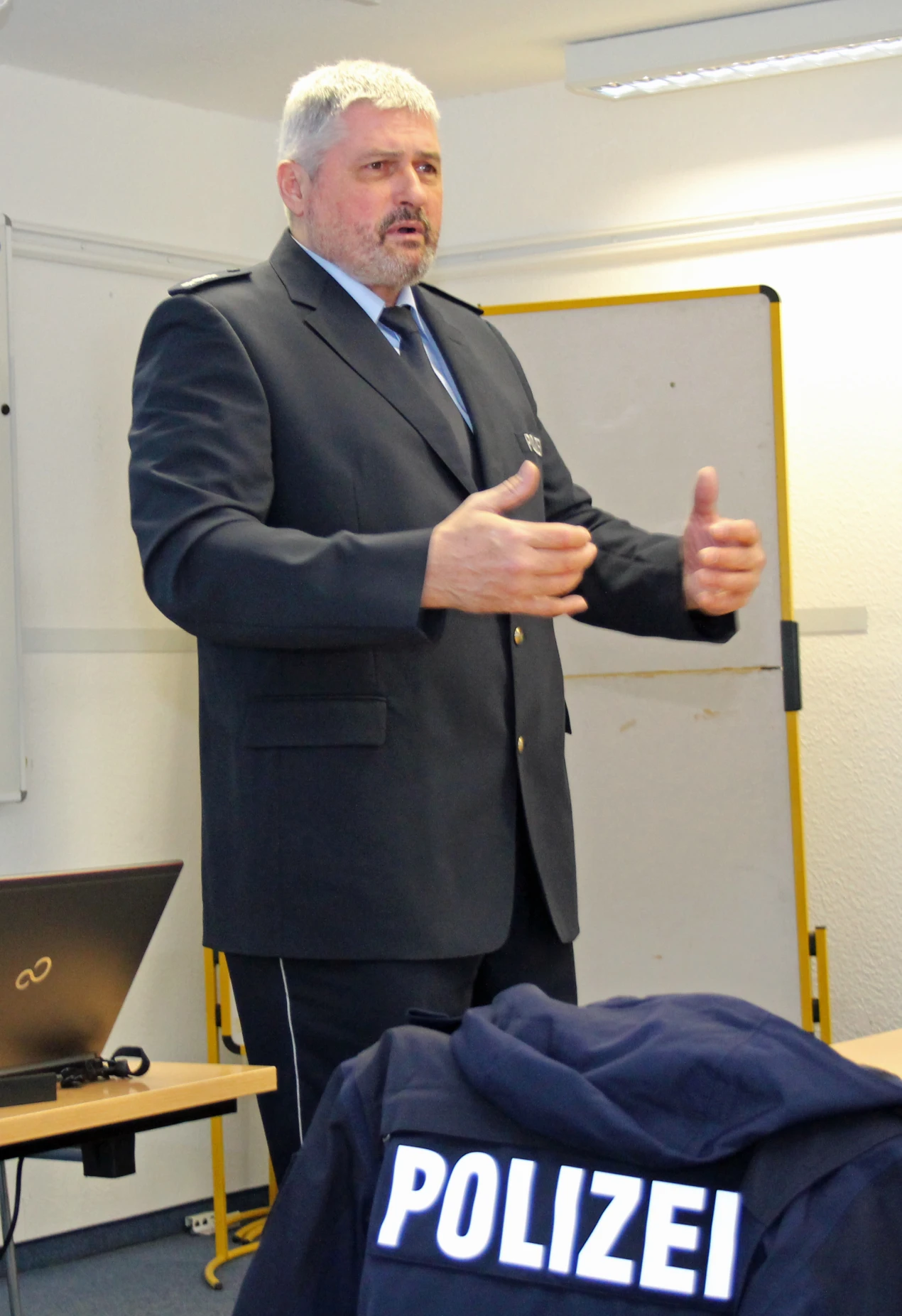 "Wer nicht sichtbar ist im Straßenverkehr, lebt ganz schön gefährlich", sagt Jürgen Poschner. (Foto: OBK)