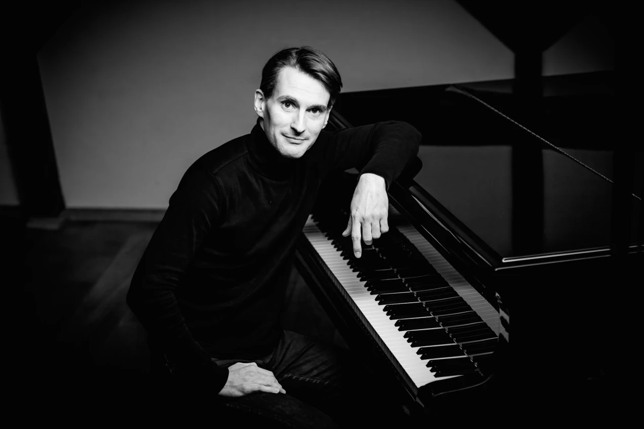 Gregor Vidovic wird auch bei seinem Sommerkonzert auf Schloss Homburg über die persönliche Beziehung zum jeweiligen Musikstück sprechen. (Foto: Gregor Vidovic)    