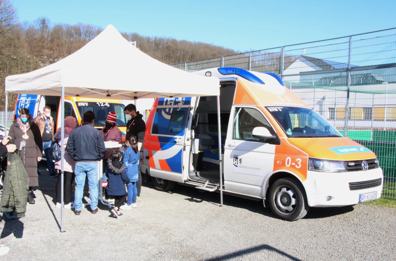 In Engelskirchen hielt das Impfmobil auf dem Festplatz, wo sonst Karneval gefeiert wird. (Foto: OBK)