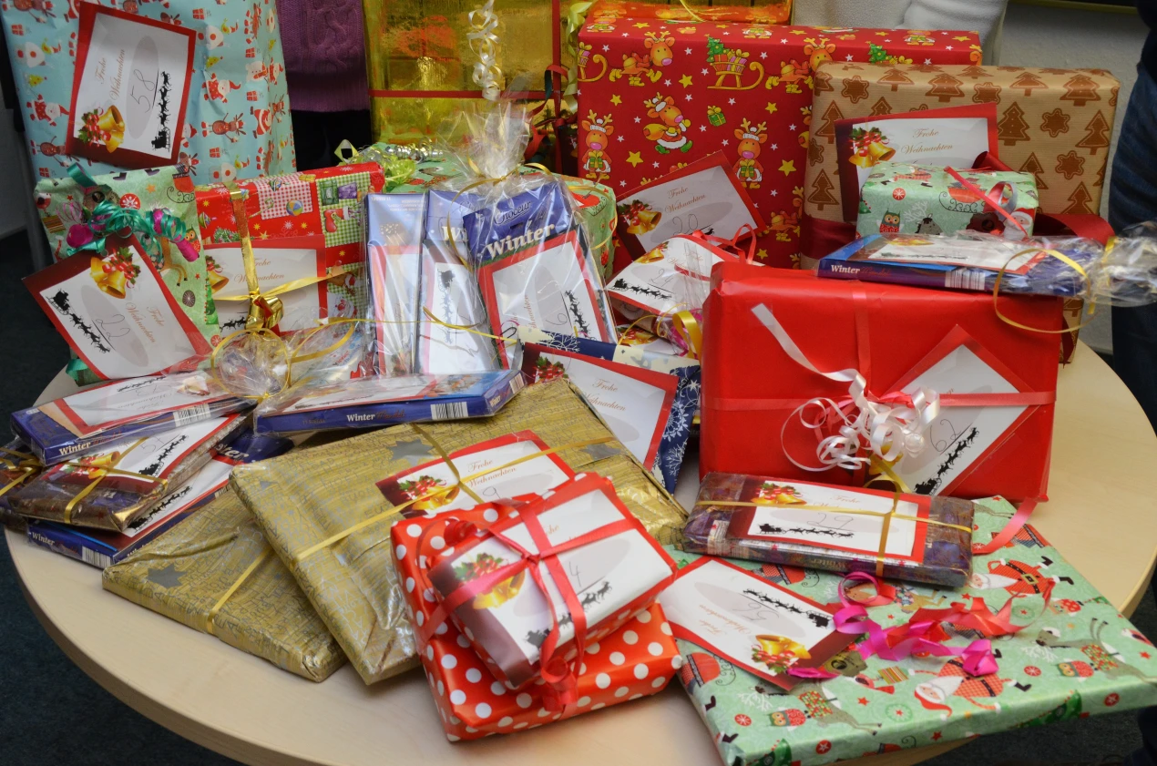 150 Geschenke kann das Kreisjugendamt dieses Jahr dank des Vereins "Wir helfen vor Ort" an bedürftige Kinder und Jugendliche verteilen. (Foto: OBK)