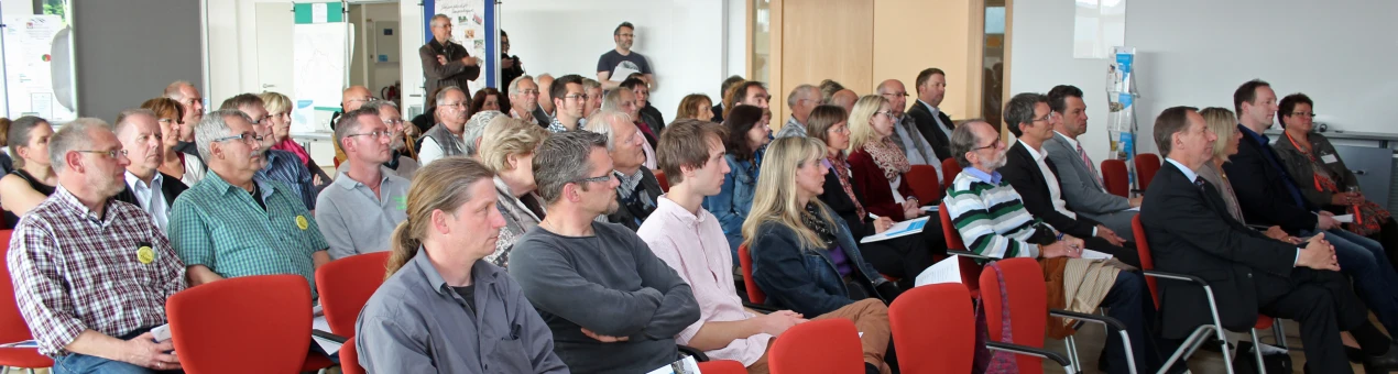 Bei den Fachvorträgen erhielten die Vertreterinnen und Vertreter der Dorfgemeinschaften praxisnahe Anregungen (Foto:OBK). 