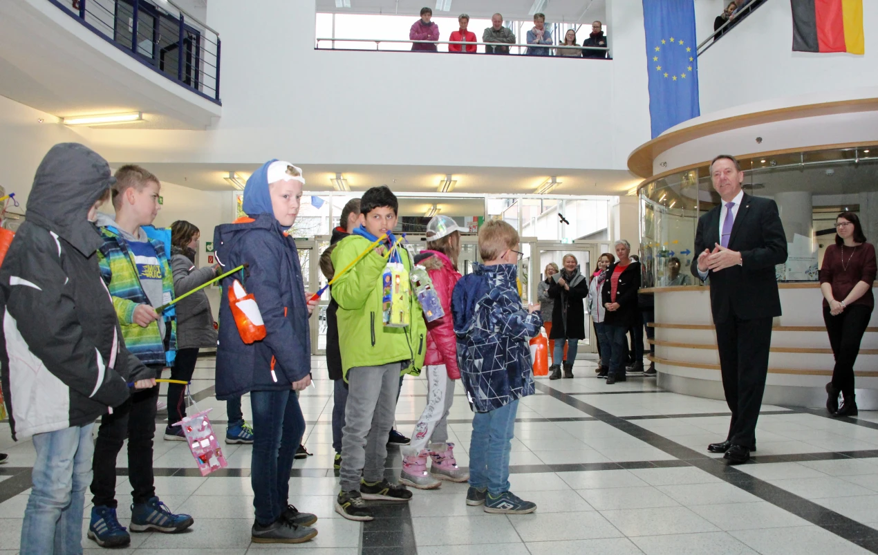 Applaus für die Martinssänger der Jakob-Moreno-Schule. (Foto: OBK)