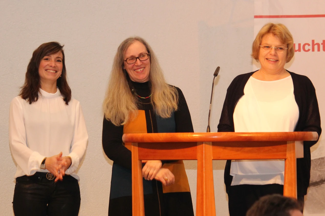 Anna Tomas (Caritas-Suchthilfe für den Oberbergischen kreis, v.l.), Irmgard Hannoschöck (Diakonie Fachstelle Sucht - Suchthilfe OBK Nord) und Karin Keller (Fachstelle für Suchtvorbeugung des Gesundheitsamtes Oberbergisches Kreis) organisieren die Aktionstage gemeinsam mit vielen Akteuren im Kreisgebiet. (Foto: OBK)