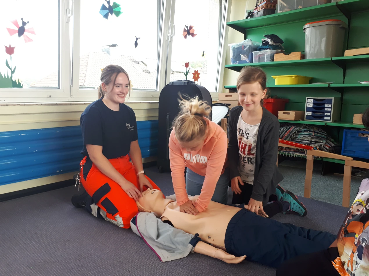 Erste Hilfe Kurs in der GGS Frielingsdorf. (Foto: OBK)