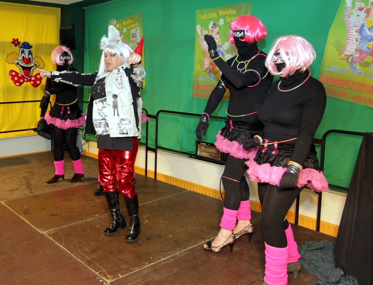 Dieter Gaga und the cirle-house Ladies heizten die Menge an. (Foto: OBK)
