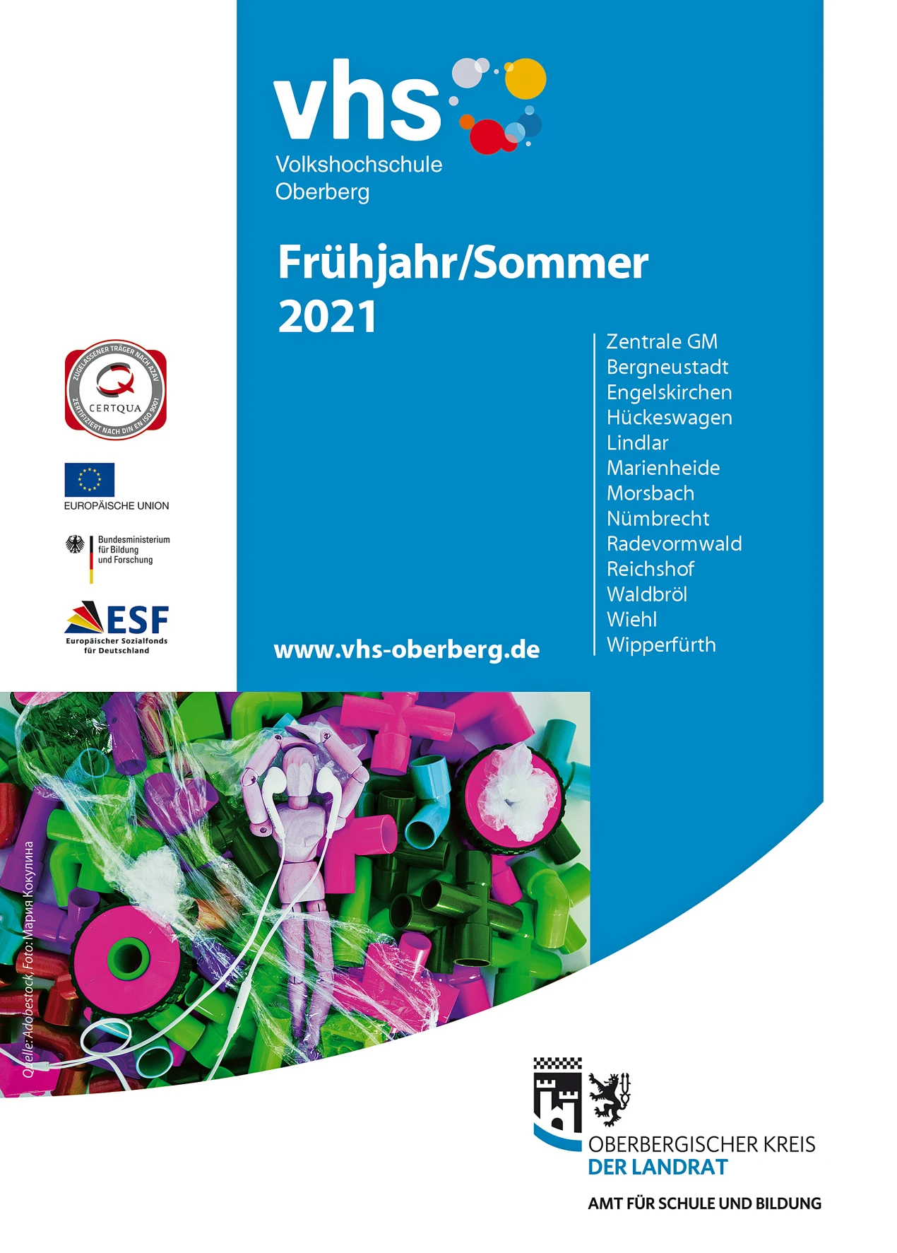 Titelbild des Programmhefts der VHS Oberberg für das Frühjahrsemester 2021 (Foto/ Grafik: VHS-Oberberg)