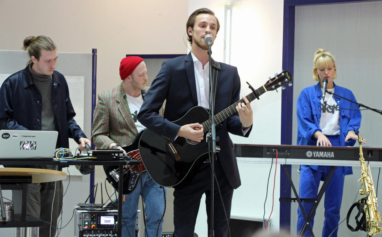 Die Gummersbacher Band Tily präsentierte neue Songs (v.l.n.r.): Leon Laguna, Leon Sieland, Tilmann Henke und Karolin Gärtner. (Foto: OBK)    