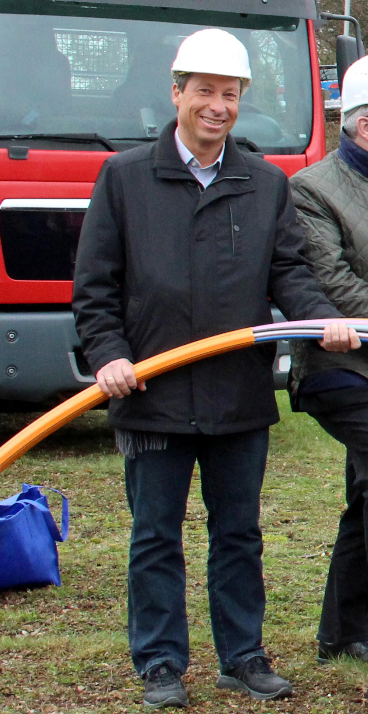 Frank Herhaus, Dezernent für Planung, Regionalentwicklung und Umwelt des Oberbergischen Kreises informiert über den voranschreitenden Ausbau des Glasfasernetzes im Oberbergischen Kreis. (Foto: OBK) 