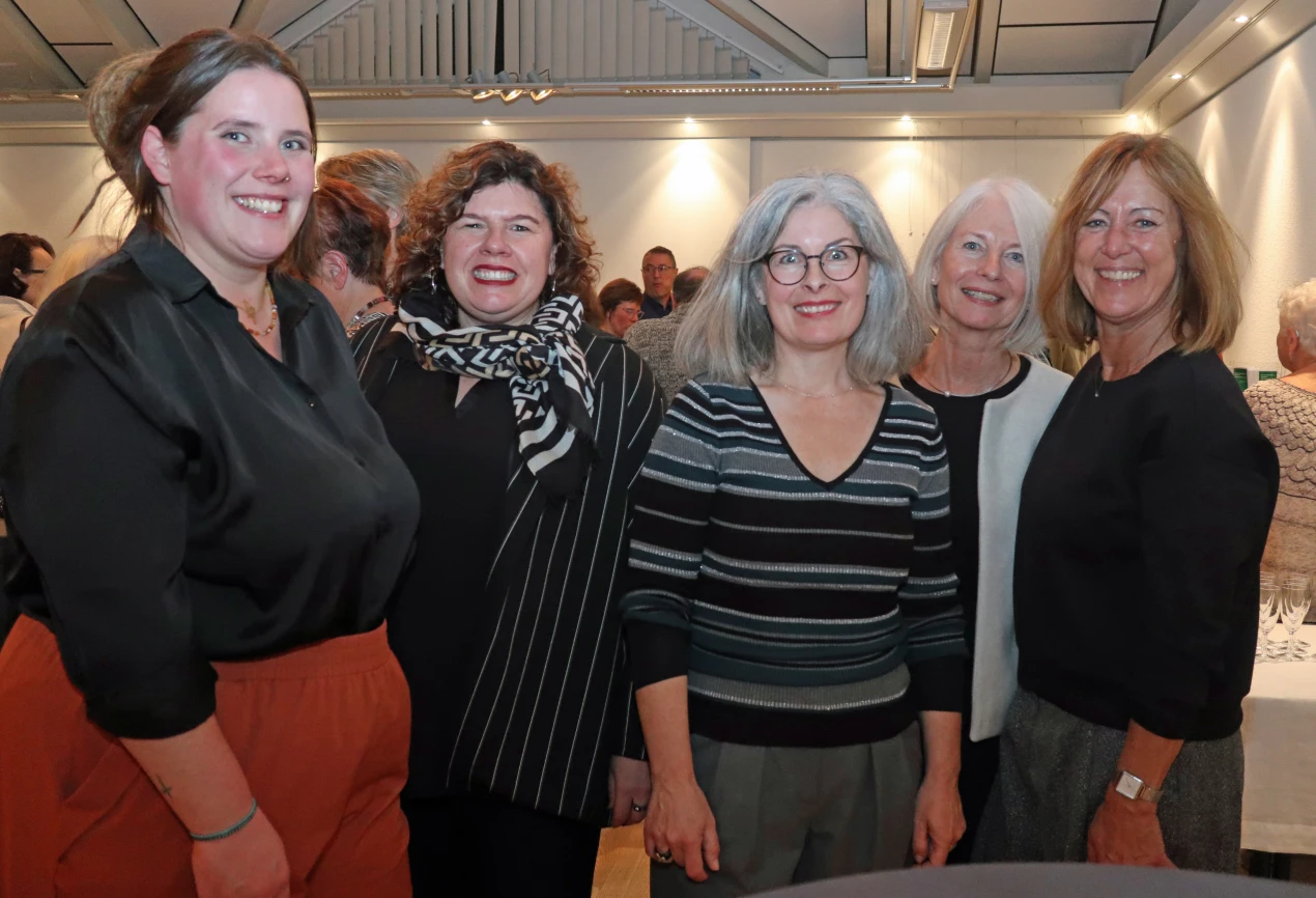 Die Mitarbeiterinnen der Ehrenamtsinitiative Weitblick koordinieren erfolgreiche Gemeinschafts-Projekte wie die Repair-Cafés (v.l.) Anita Althoff, Sandra Karsten, Sylvia Asmussen, Astrid Marks und Christine Bray. (Foto: OBK)    