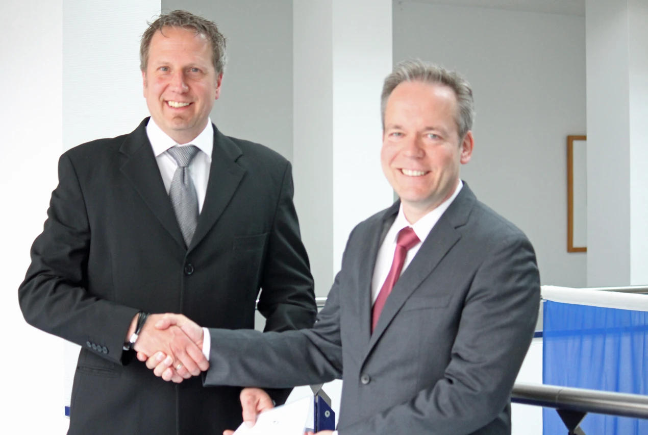 Kreisdirektor und Kulturdezernent Klaus Grootens (r.) begrüßt Steffen Müller als neuen Leiter des Kulturamtes. (Foto: OBK) 