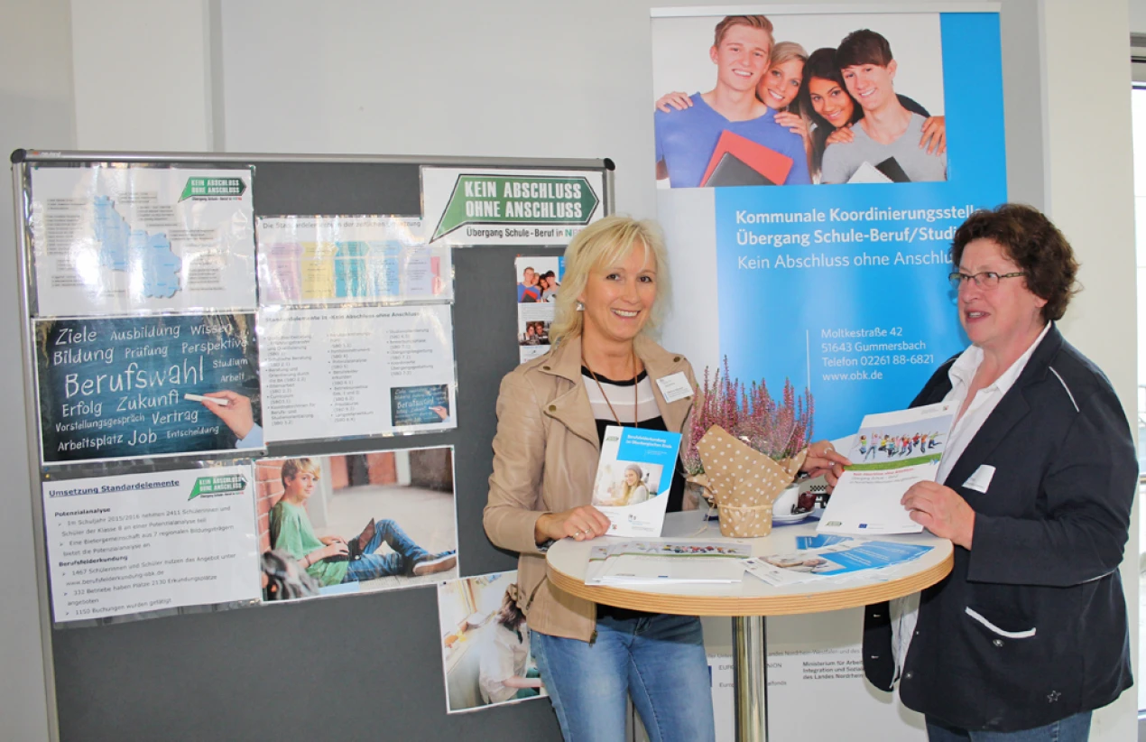 Die Kommunale Koordiernungsstelle Übergang Schule- Beruf/Studium stellte seine Angebote vor. (Foto: OBK)